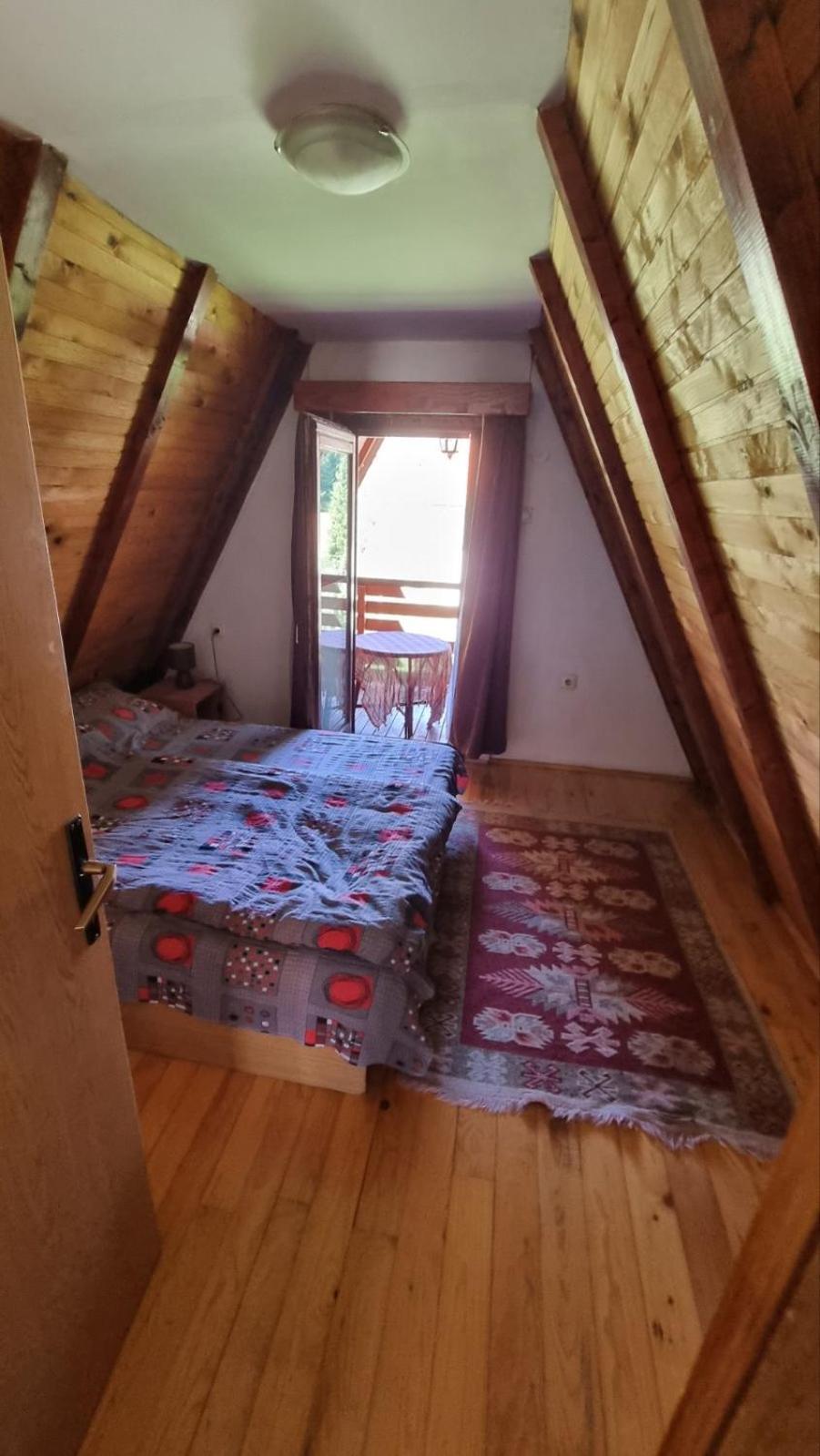 Planinska Kuca Dusan Mitrovac Bagian luar foto