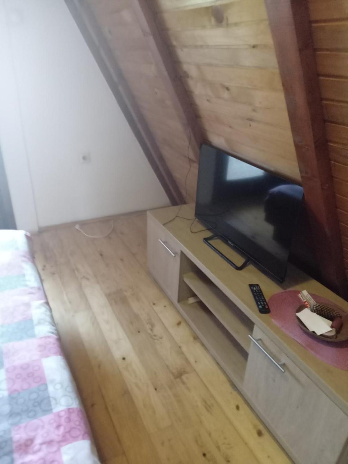 Planinska Kuca Dusan Mitrovac Bagian luar foto