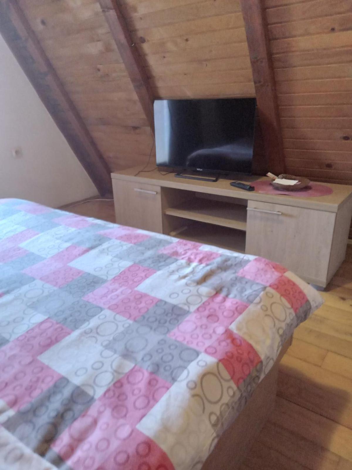 Planinska Kuca Dusan Mitrovac Bagian luar foto